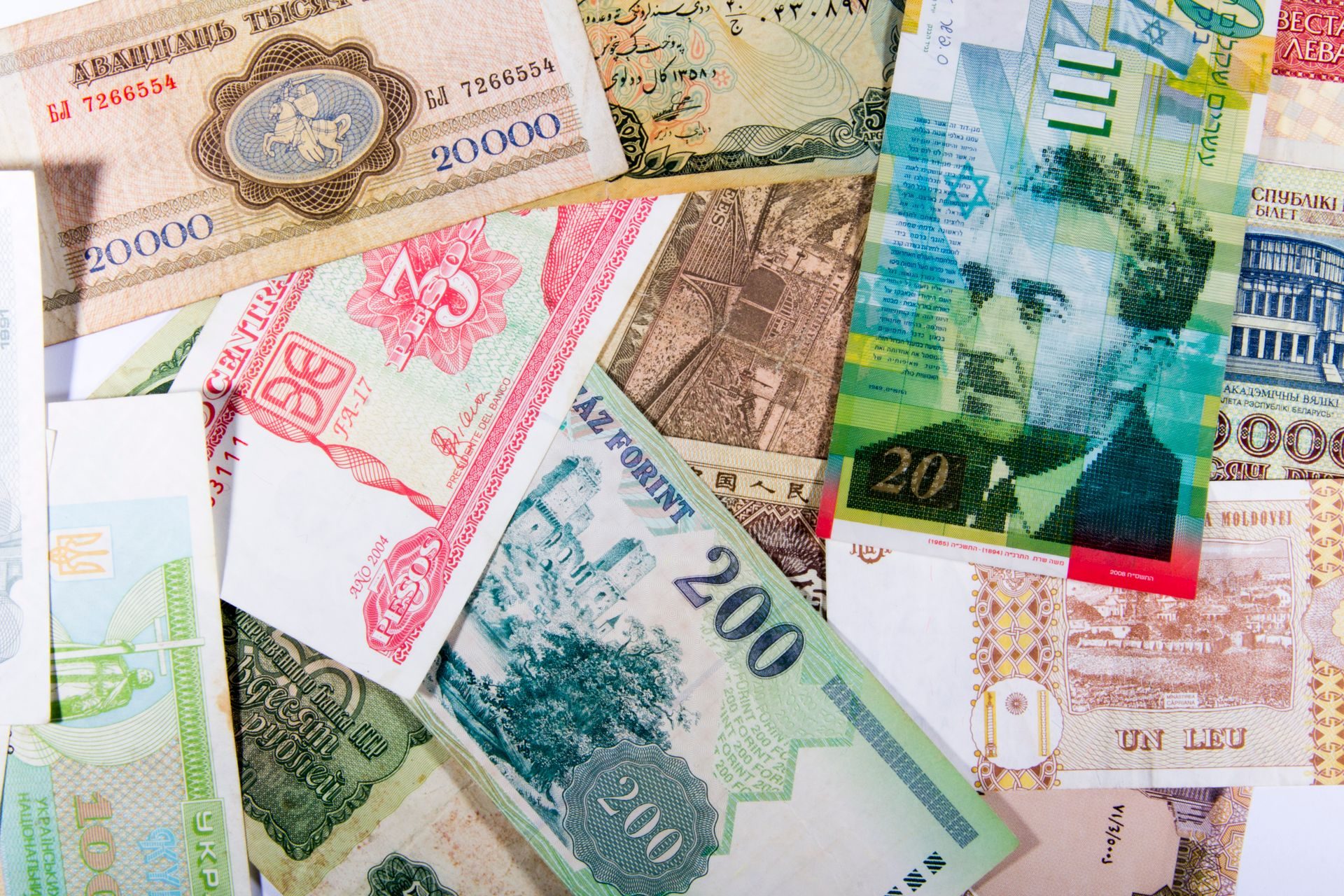 Gestión de la exposición cambiaria al invertir en activos denominados en shekel